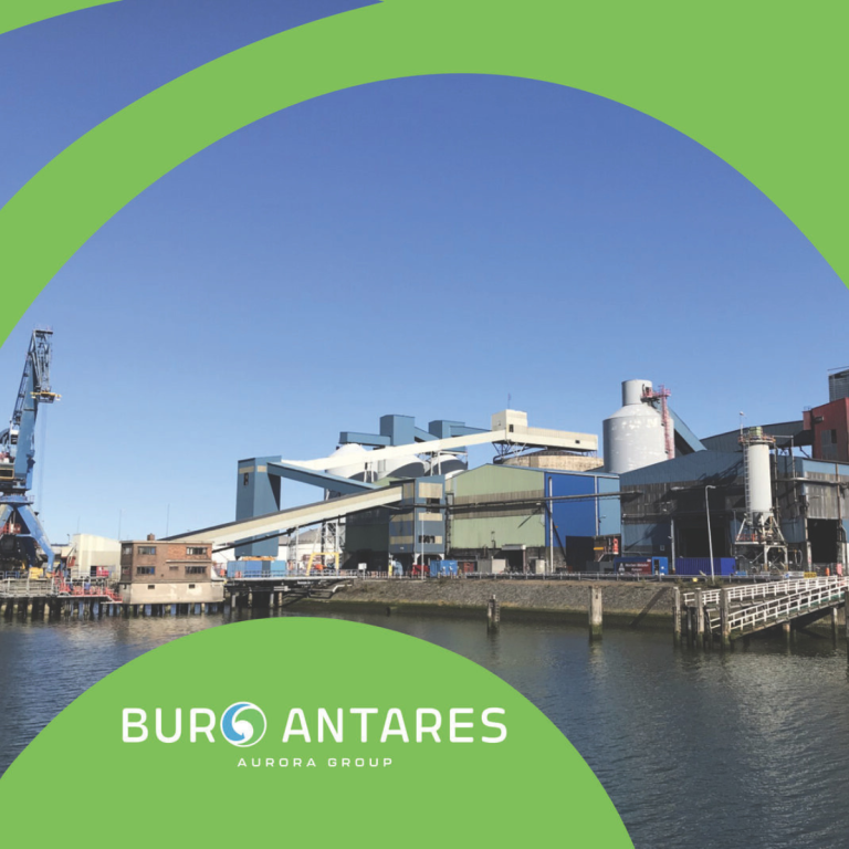Industrieterrein aan het water, met het beeldmerk van Buro Antares